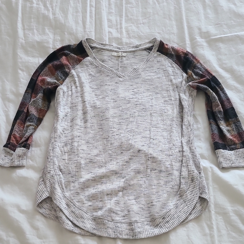 Stylish Heathered Long Sleeve Top with Plaid Sleeves